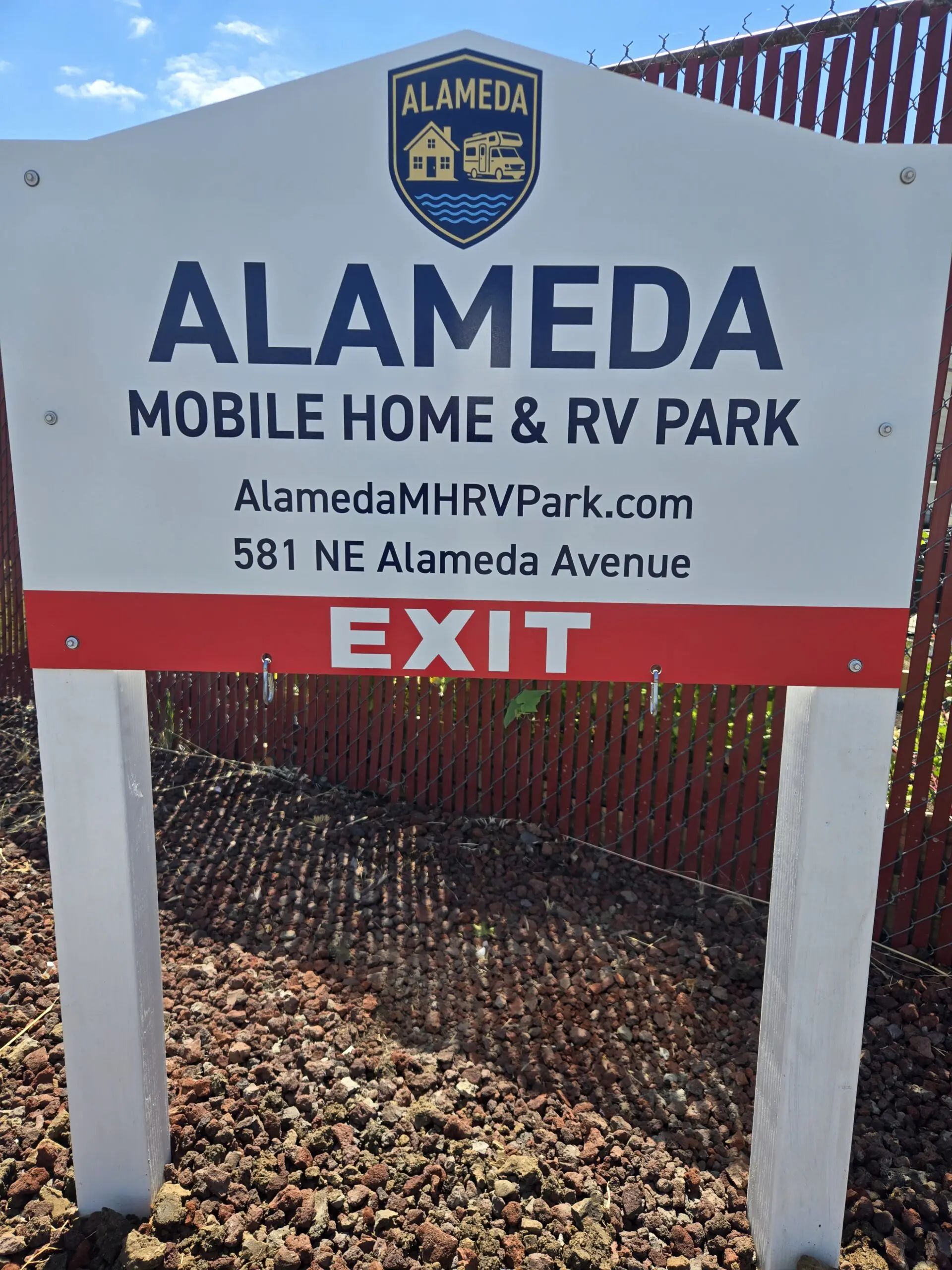 Alameda Mobile Home and RV Park entrance sign in Roseburg Oregon