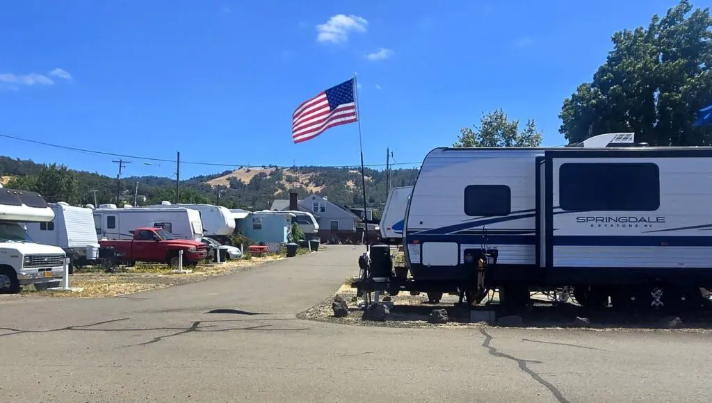 RV site with flag pole at Alameda Mobile Home & RV Park in Roseburg, OR